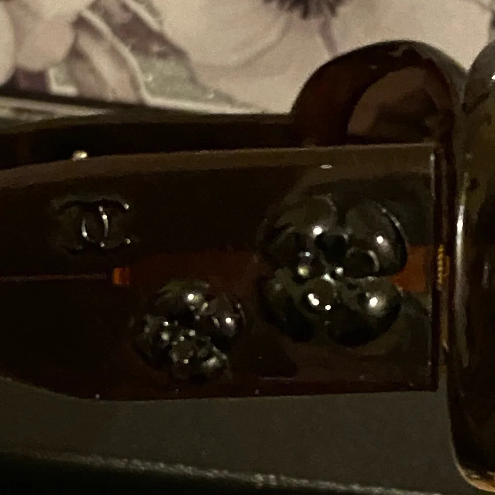 Chanel 5113 c.538/73 Sunglasses Transparent Brown with Black Camellia Flowers - Picture 10 of 16